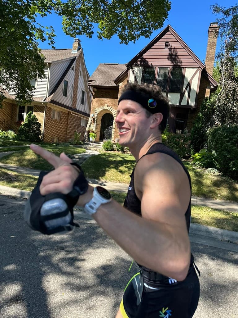 Peace sign while running