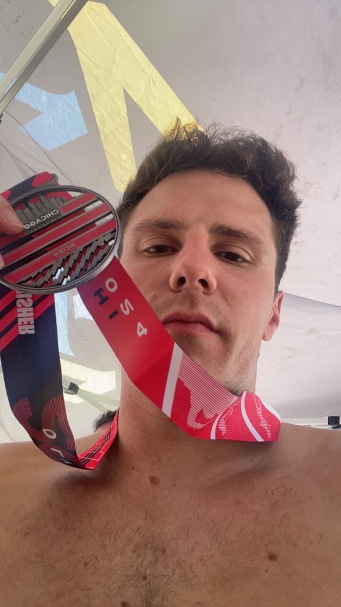 Selfie with Chicago Tri finisher medal