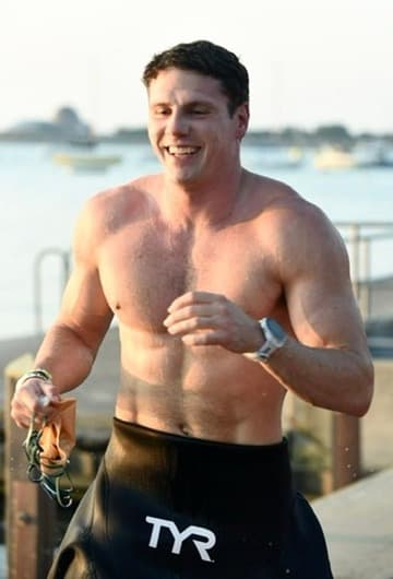 Running out of the swim at Chicago Tri